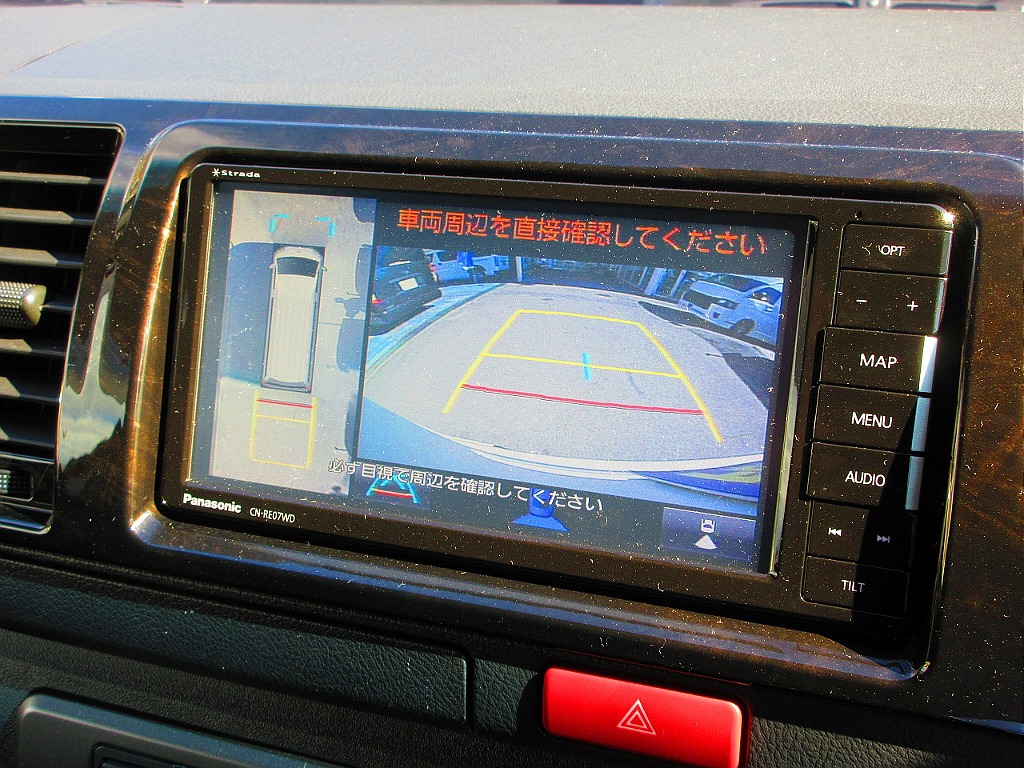 こちらもメーカーオプションのパノラミックビューモニター完備！駐車時の安心感が違いますねっ♪