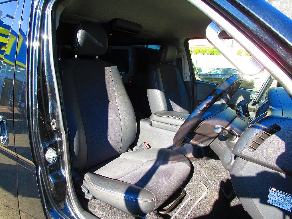 ダークプライム専用のハーフレザーシート♪程度良好で状態も良いですよっ♪