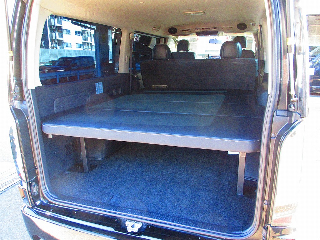 ＦＬＥＸオリジナルベッドキット付きですので休憩時やプチ車中泊時も足を伸ばして寝れますよっ♪