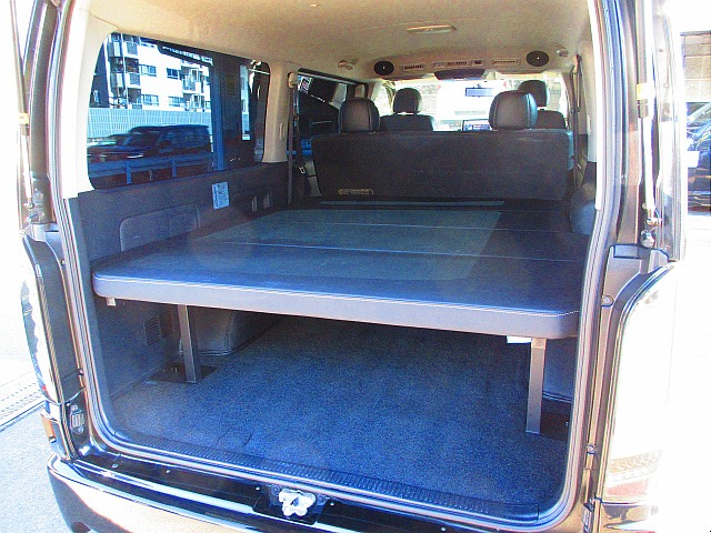 ＦＬＥＸオリジナルベッドキット付きですので休憩時やプチ車中泊時も足を伸ばして寝れますよっ♪