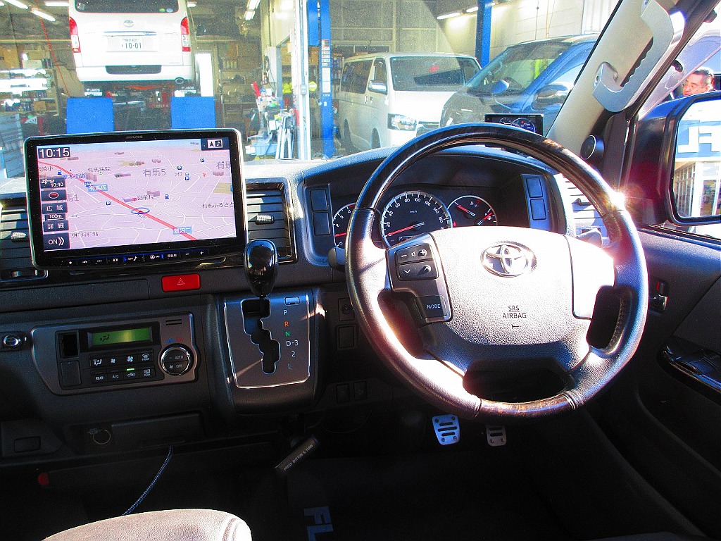 搭載されてるナビはアルパイン製ビックX！大画面で見やすいです！