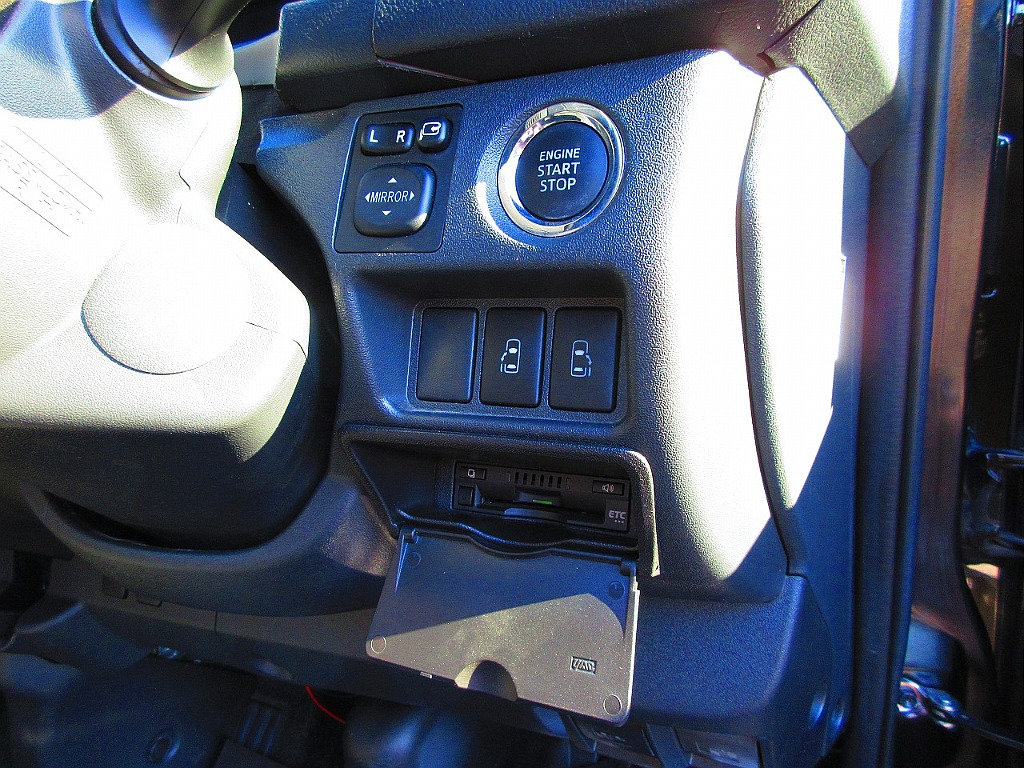 もちろんＥＴＣも搭載済み！さすが純正クオリティ♪蓋付きでスマートです♪