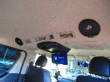 フリップダウンモニターとルーフスピーカー付き♪迫力の音が楽しめます♪