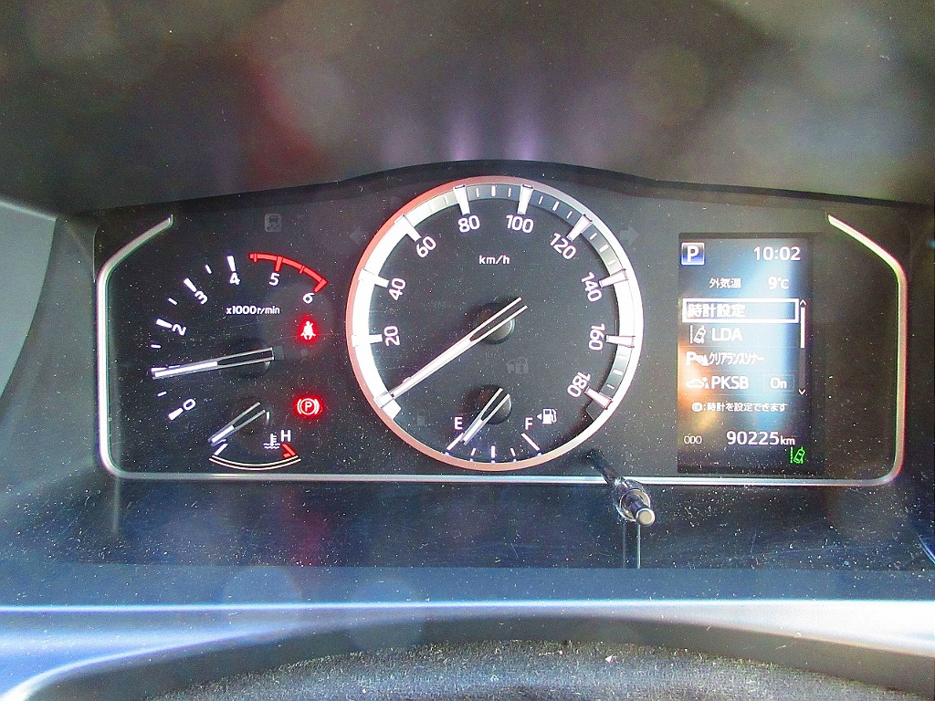 見やすいメーター配置♪走行距離も９００００キロ台！まだまだ元気に走ります♪