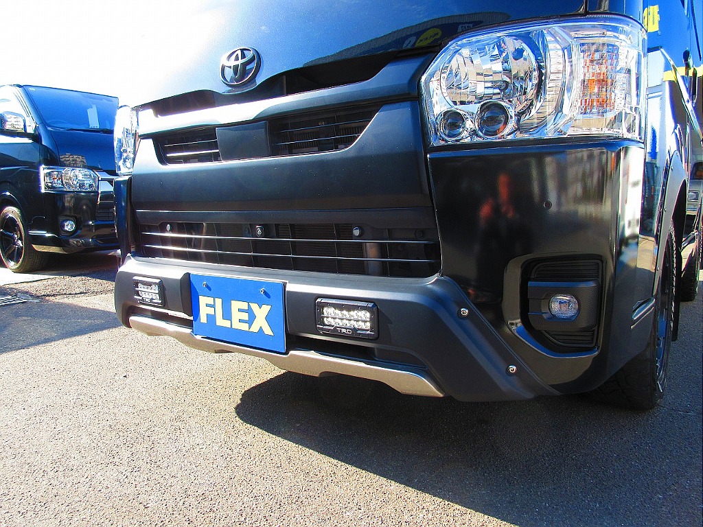 フロントスポイラーはＴＲＤ製！デイライト付きでワイルド感を演出してくれています♪