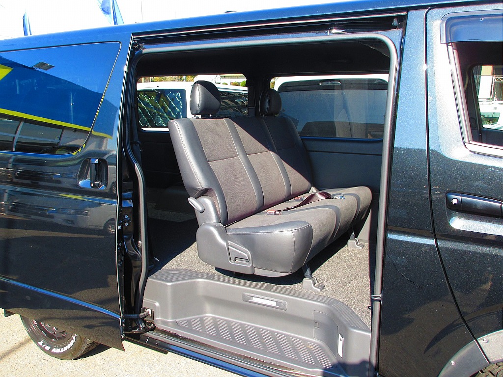 セカンドシートは厚みもしっかりあり座り心地もグッドですよっ♪