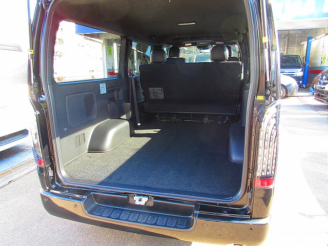 この広大なラゲッジスペースがハイエースの魅力！仕事に遊びに大活躍です♪さぁ何を積み込みますか♪