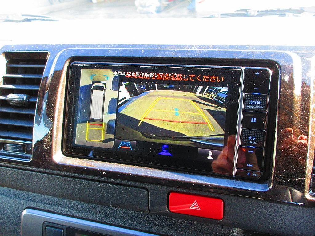 こちらもメーカーオプションのパノラミックビュー完備！駐車時の安心感が違います♪