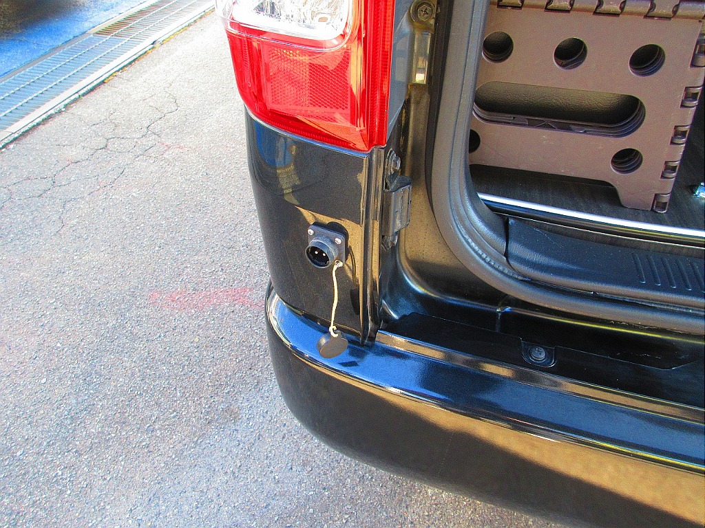 外部電源付きですので電源付きキャンプ場では大活躍ですよっ♪