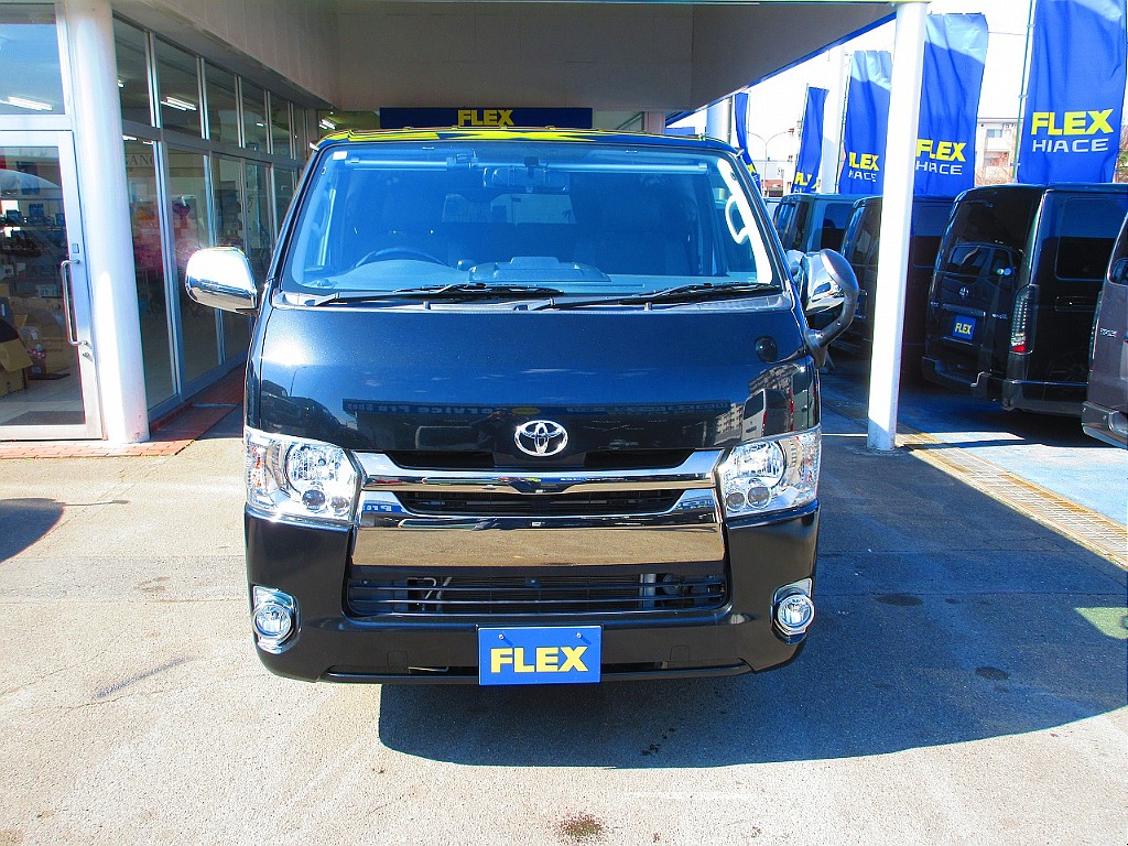 フロントマスクもカッコいいですねっ♪ＬＥＤヘッドライトで夜間も安心♪