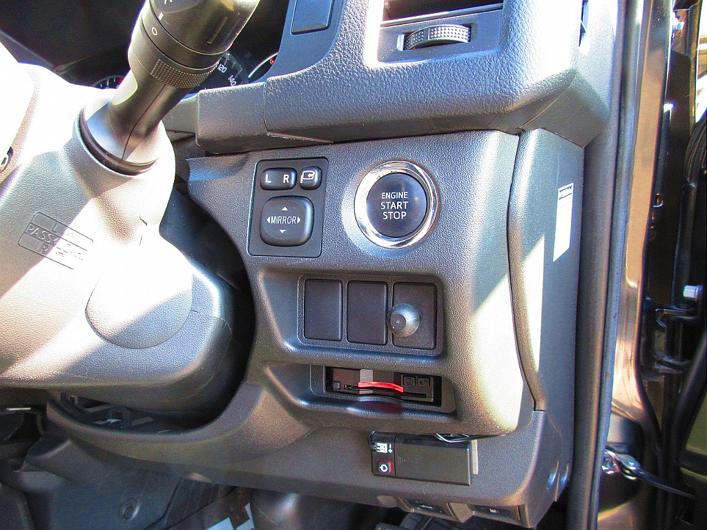 もちろんＥＴＣも完備しております♪純正位置にキレイに収まってます♪