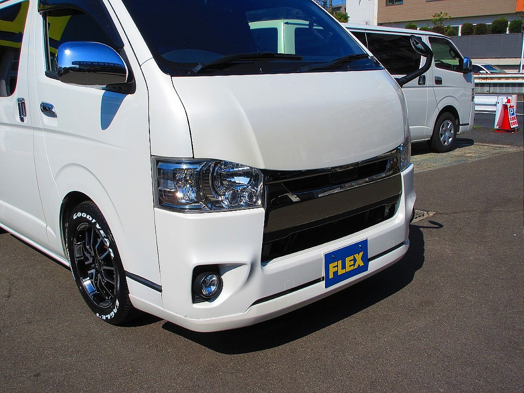 ボンネットはバッドフェイスに変更されバンパーもコンバージョンに換装されてます！フロントスポイラーはＴＳＤ製！