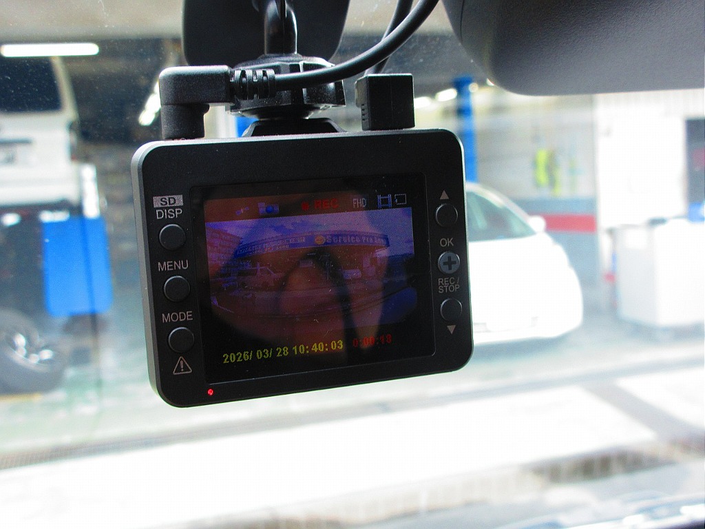 いまどきドライブレコーダーは必須アイテムですねっ♪しっかり装着されております！！！