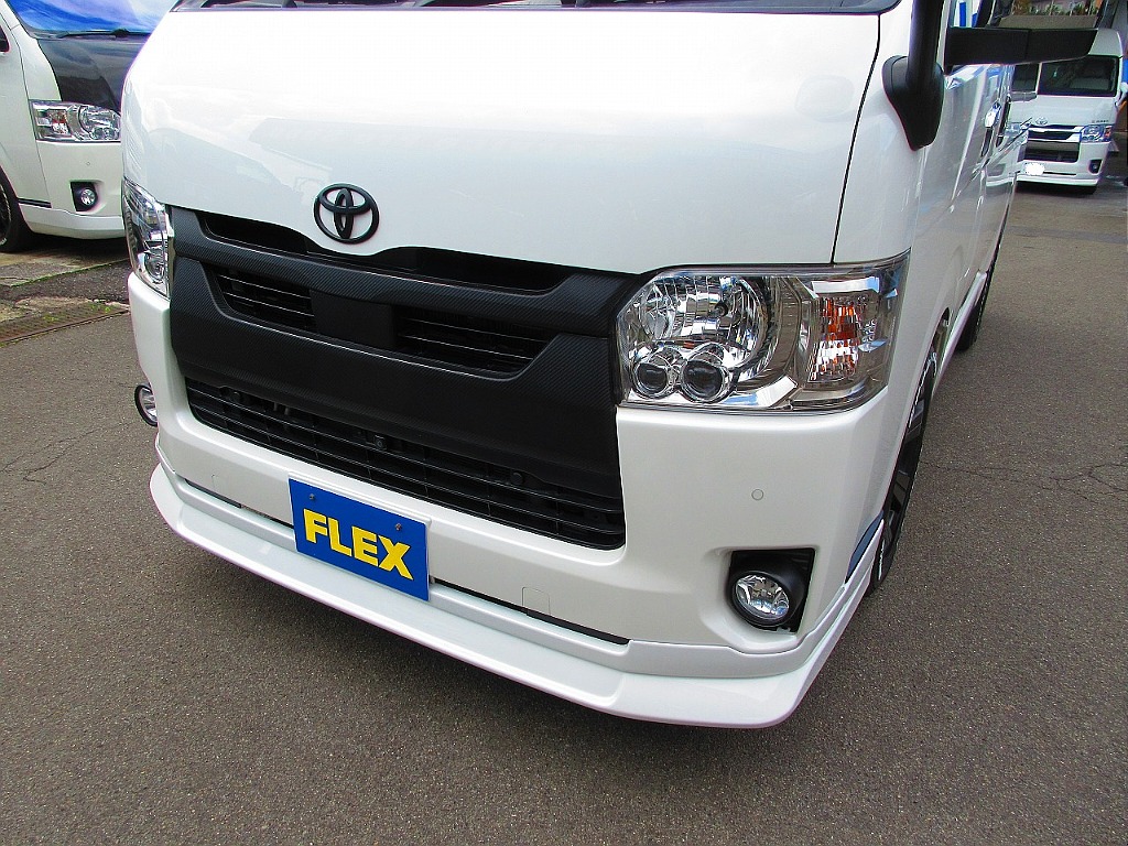 フロントグリルはカーボン調・エンブレムはマットブラック！ＦＬＥＸオリジナルフロントスポイラーは新品装着♪