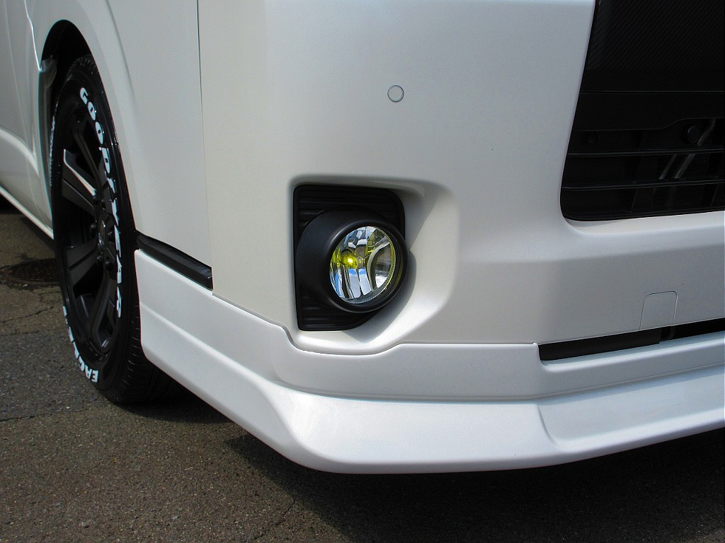 フォグランプはイエローのＬＥＤに換装されております！明るい光がナイトドライブを演出！！！