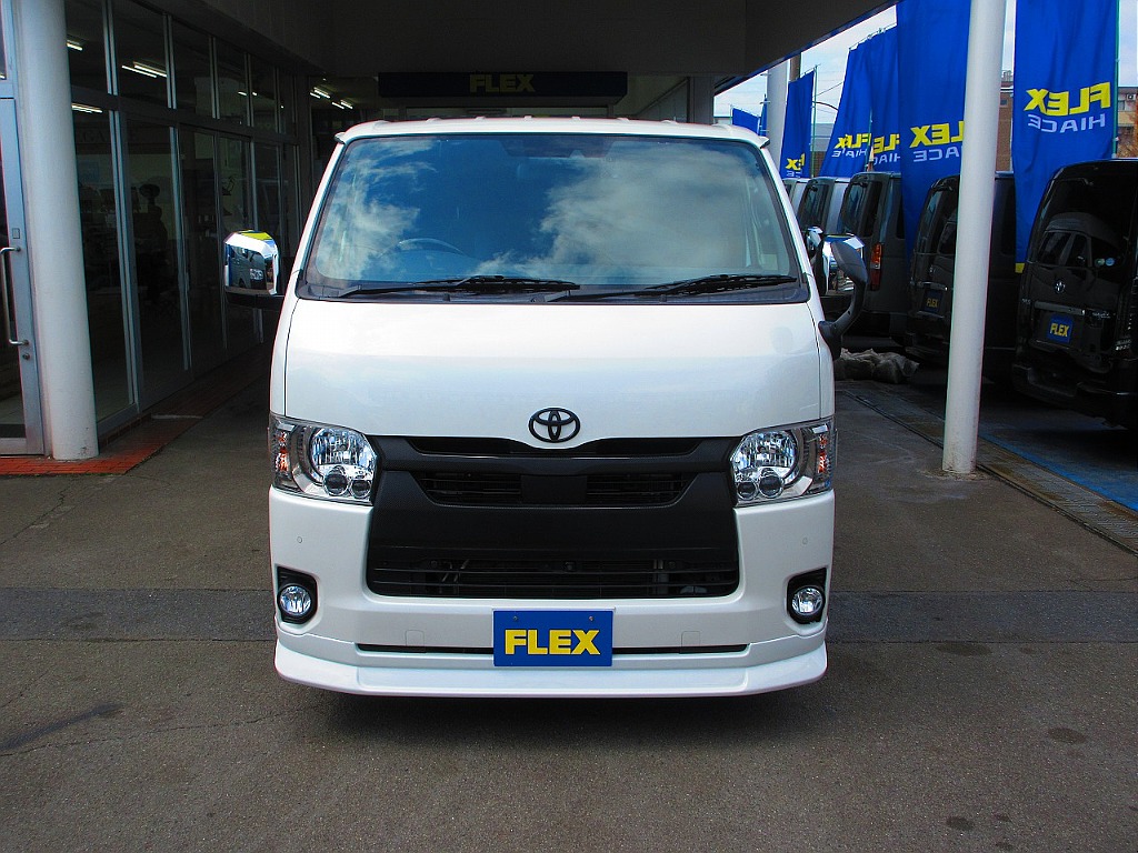 スタイリッシュにまとまったフロントフェイス！グリルが変わるだけでも印象が変わりますねっ♪