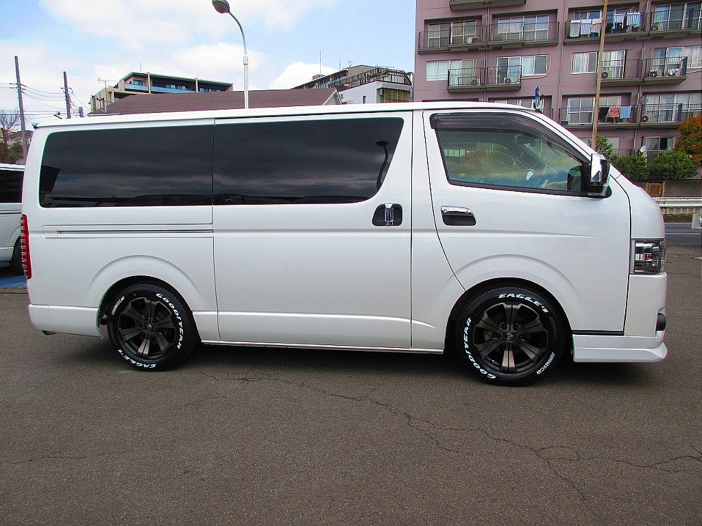 横から見てもキマってます♪ローダウンされた箱車は問答無用でカッコいい♪