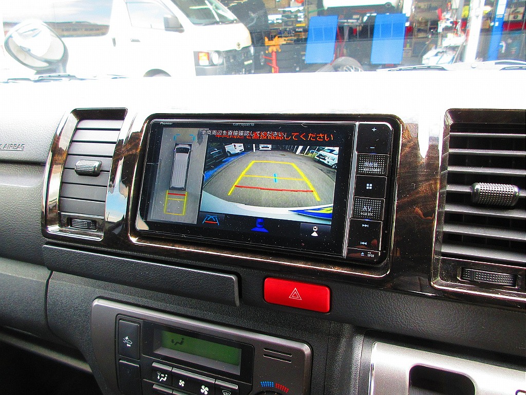 メーカーオプションのパノラミックビューモニター完備！駐車時の安心感が違いますねっ♪