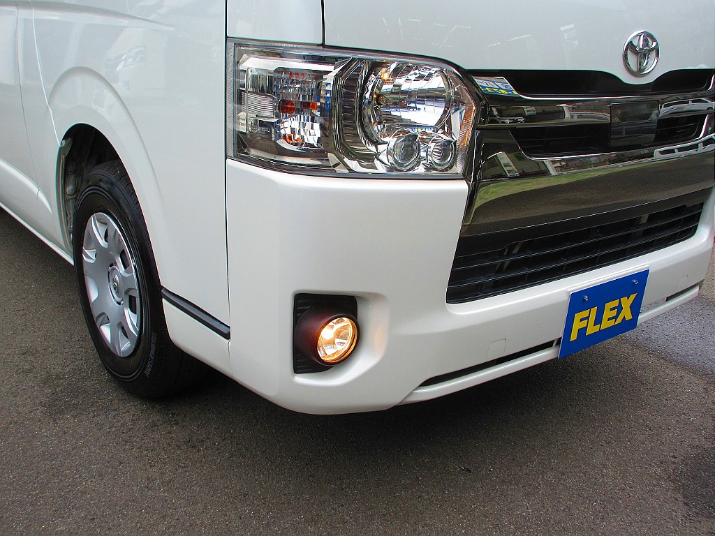 ヘッドライトはＬＥＤ♪フォグランプも装着されてますので夜間ドライブも安心です♪