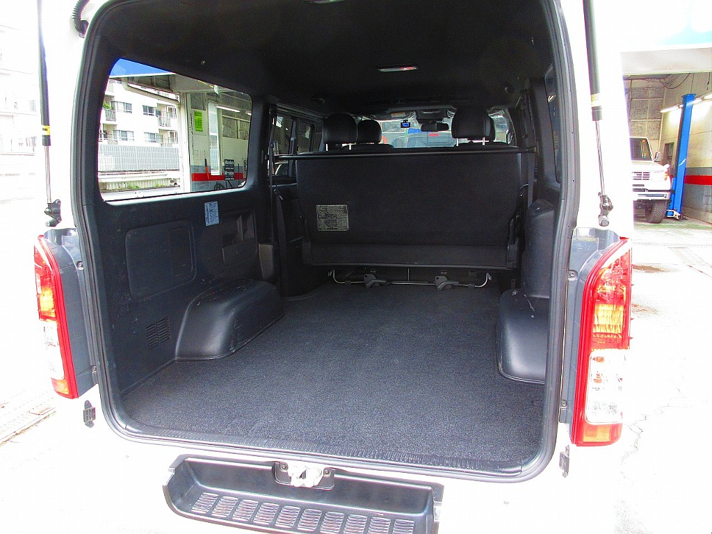 この広大なラゲッジスペースが魅力のハイエース！荷物も道具もしっかり積載出来ます♪