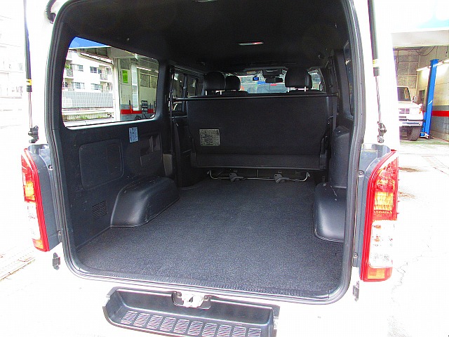 この広大なラゲッジスペースが魅力のハイエース！荷物も道具もしっかり積載出来ます♪