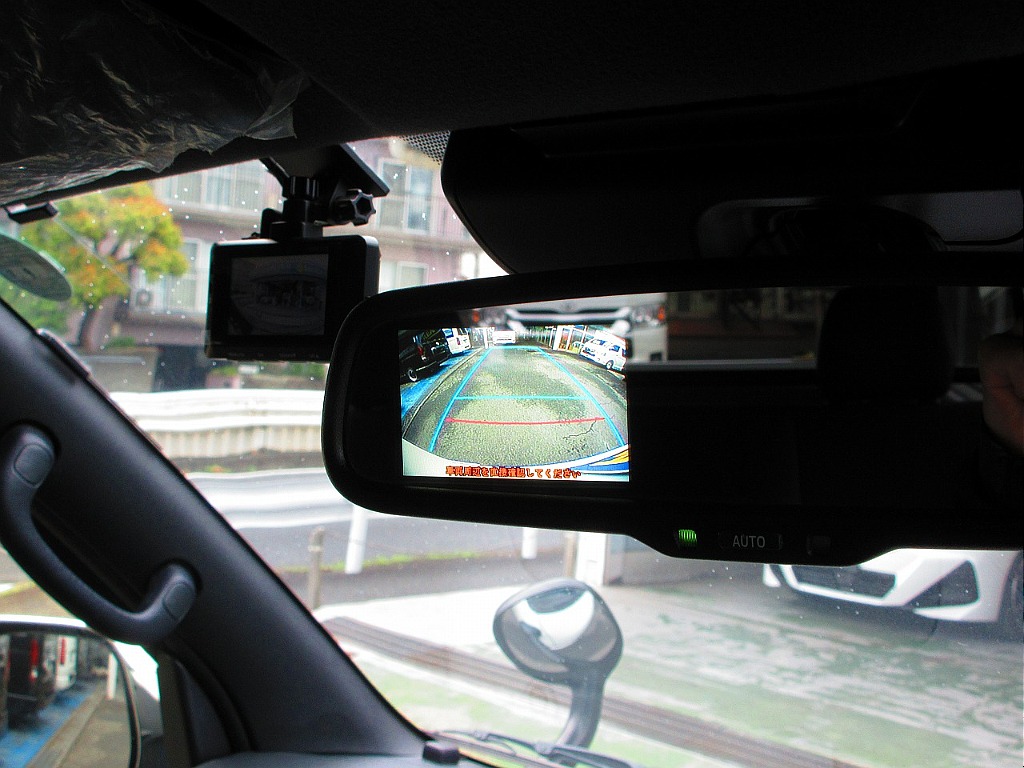 バックカメラはルームミラーに映ります♪後方確認はしっかり出来ます！！！