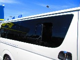 セカンドウィンドウには小窓付き！車内換気に役立ちあると無いのとじゃ大違いですよっ♪