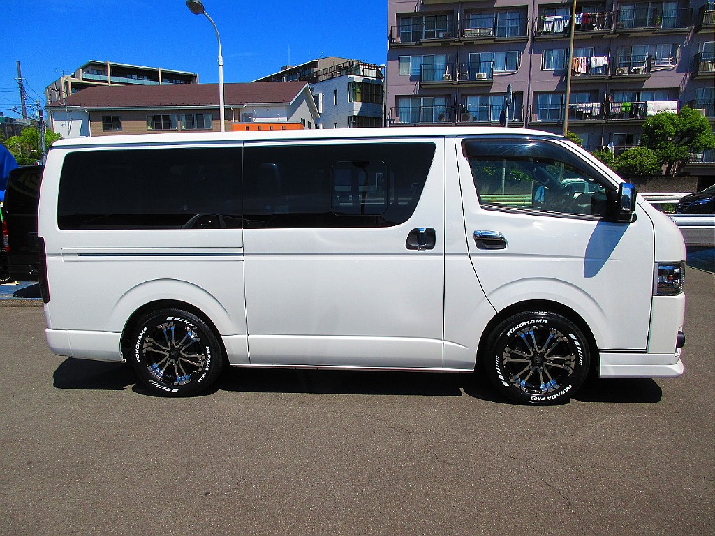 横から見てもキマってます♪ローダウンされた箱車は問答無用でカッコいい♪