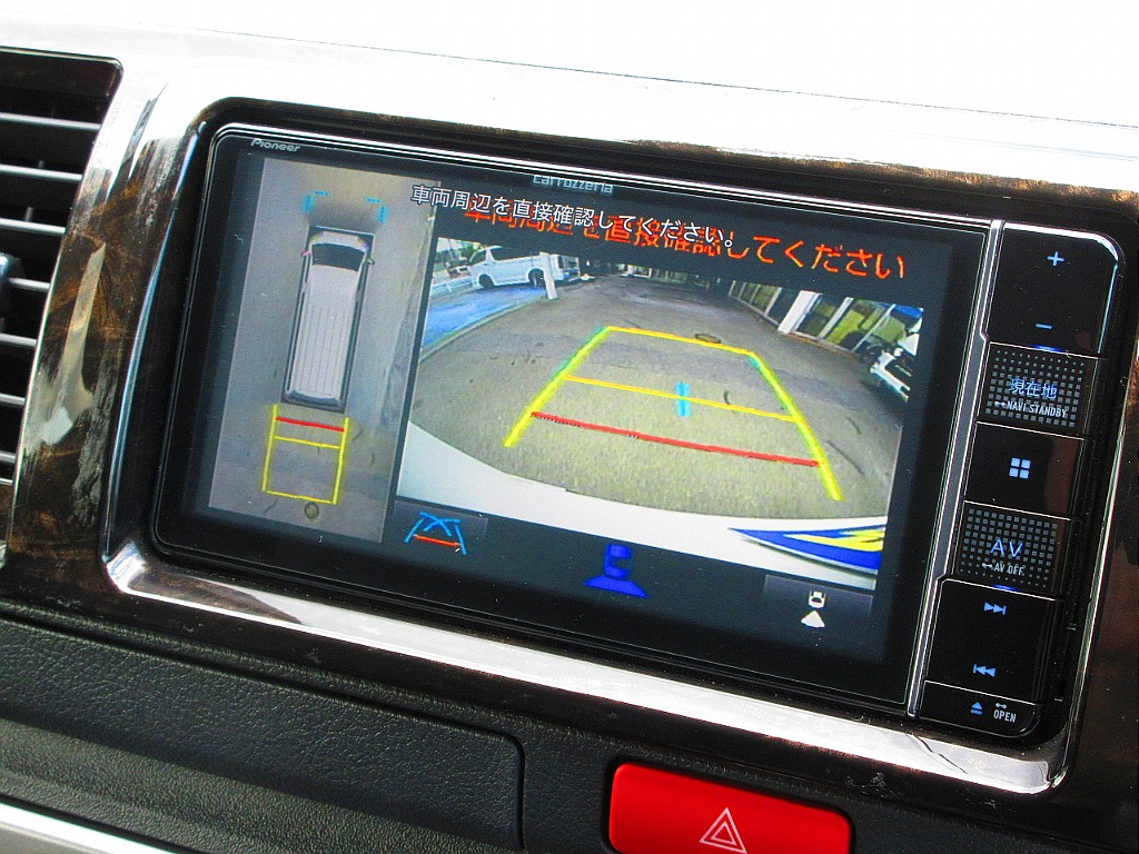メーカーオプションのパノラミックビューモニター搭載車！駐車時の安心感が違いますねっ♪
