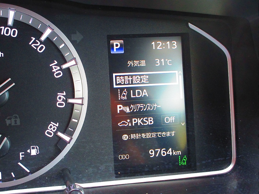 走行距離は９８００キロの低走行車！なかなか出て来ない一台ですよっ♪