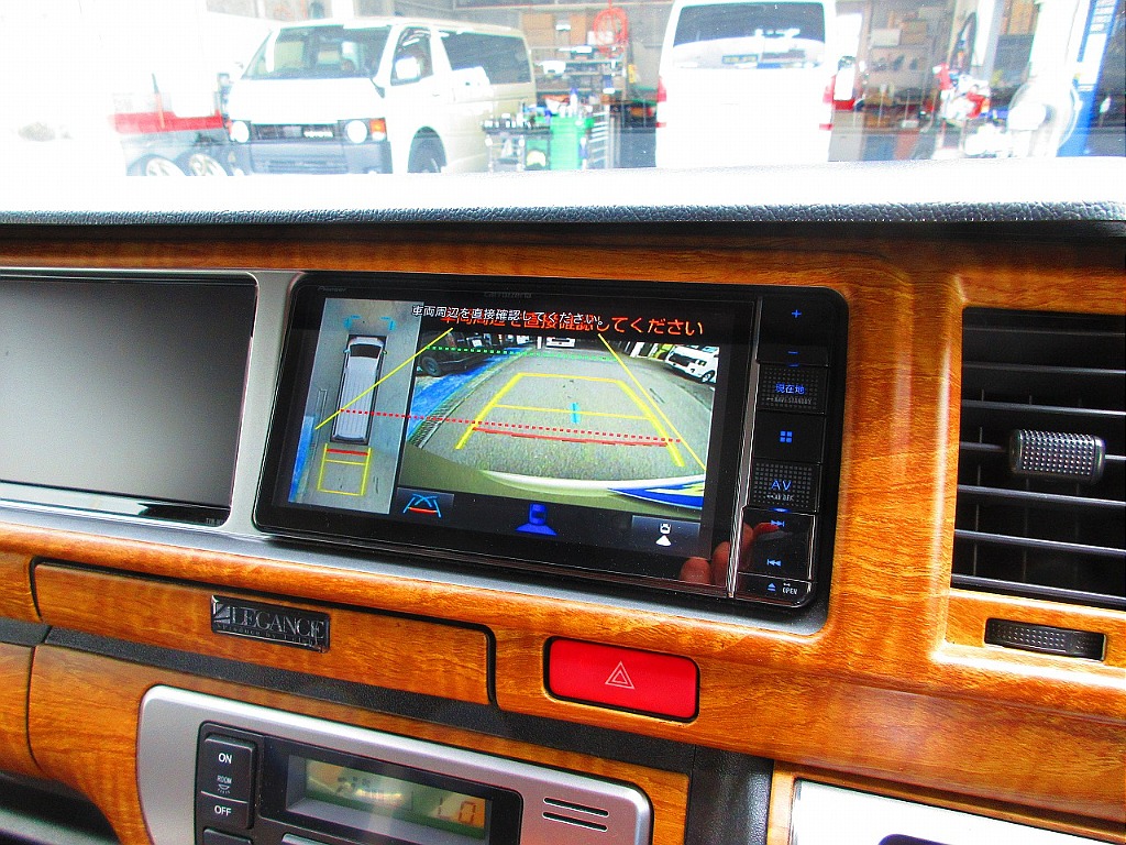 こちらもメーカーオプションのパノラミックビューモニター搭載車！駐車時の安心感が違います♪