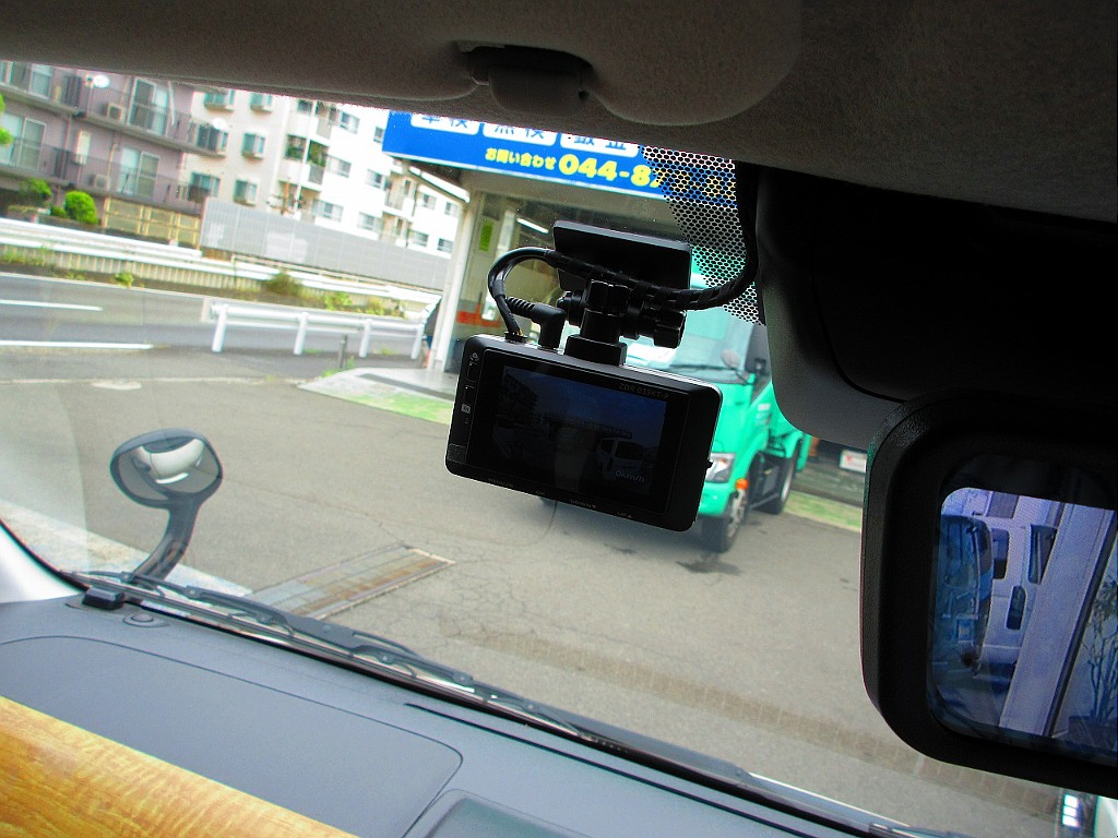 今どきドラレコは必須ですね！前後２カメタイプが付いてるので万が一の時にも安心ですよっ♪