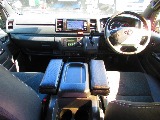 広々とした室内は座面も高くて運転もしやすいですよっ♪ダークプ...