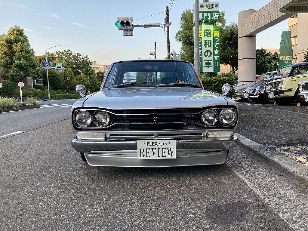 日産 スカイライン4ドア(2枚目)