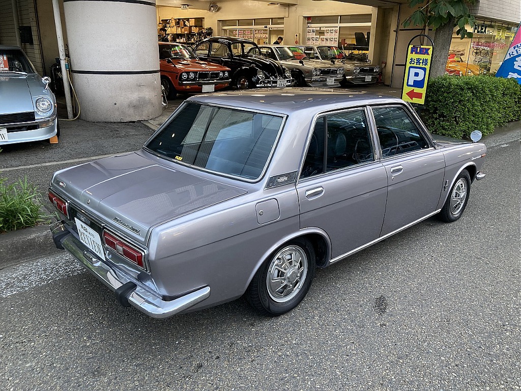 日産 ブルーバード4ドア(5枚目)