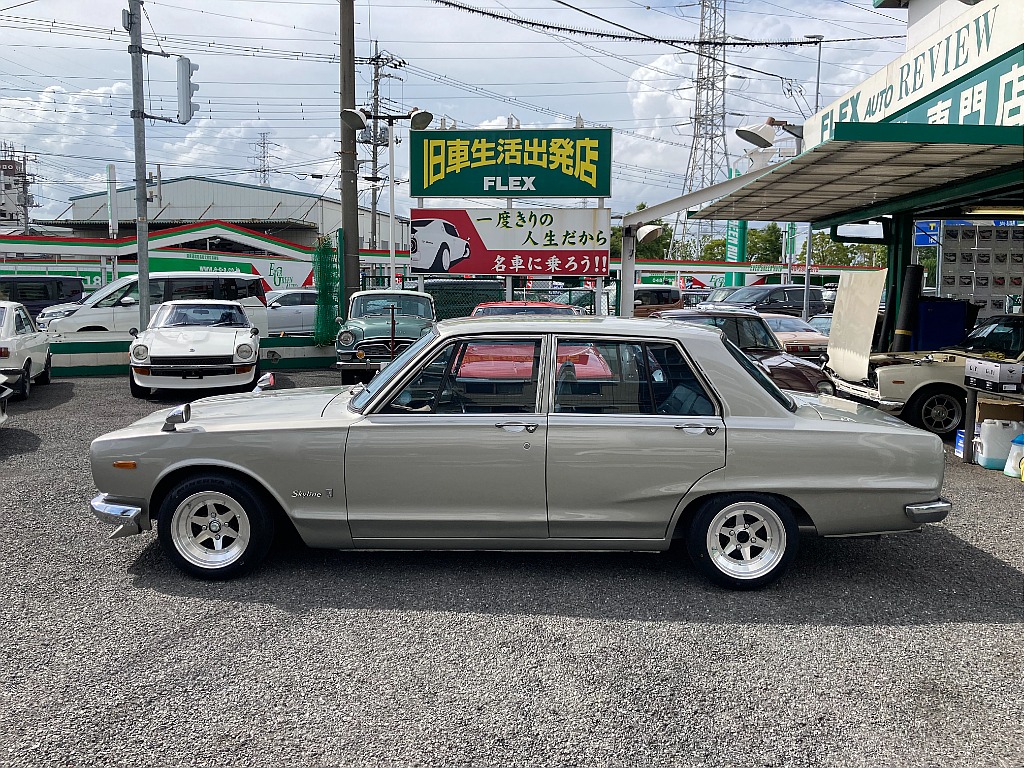 日産 スカイライン4ドア(11枚目)