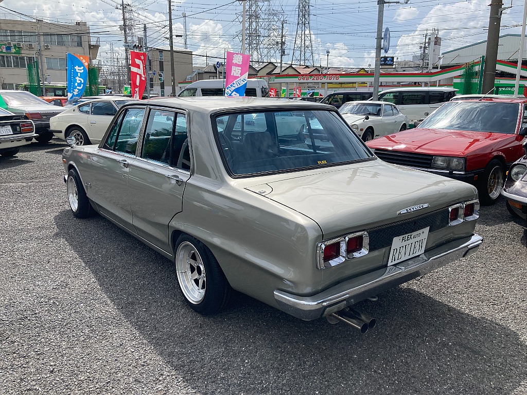 日産 スカイライン4ドア(12枚目)