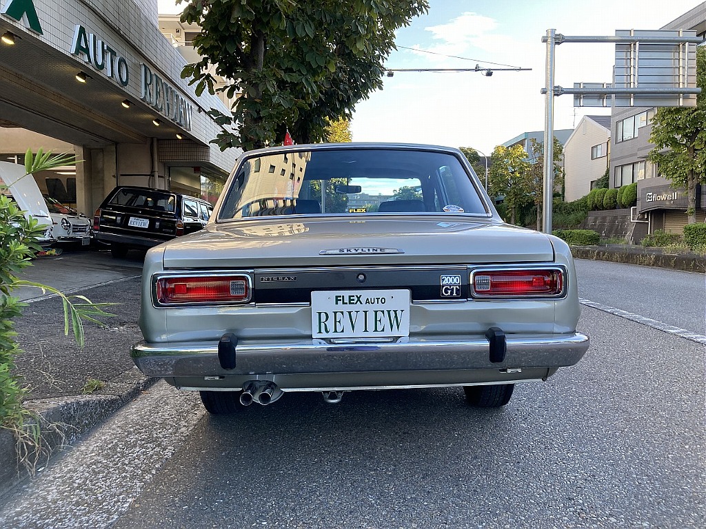 日産 スカイライン4ドア(6枚目)