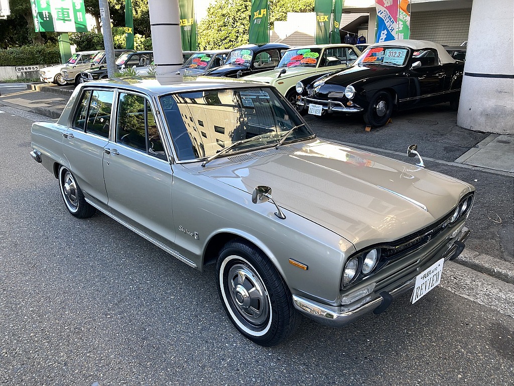 日産 スカイライン4ドア(1枚目)