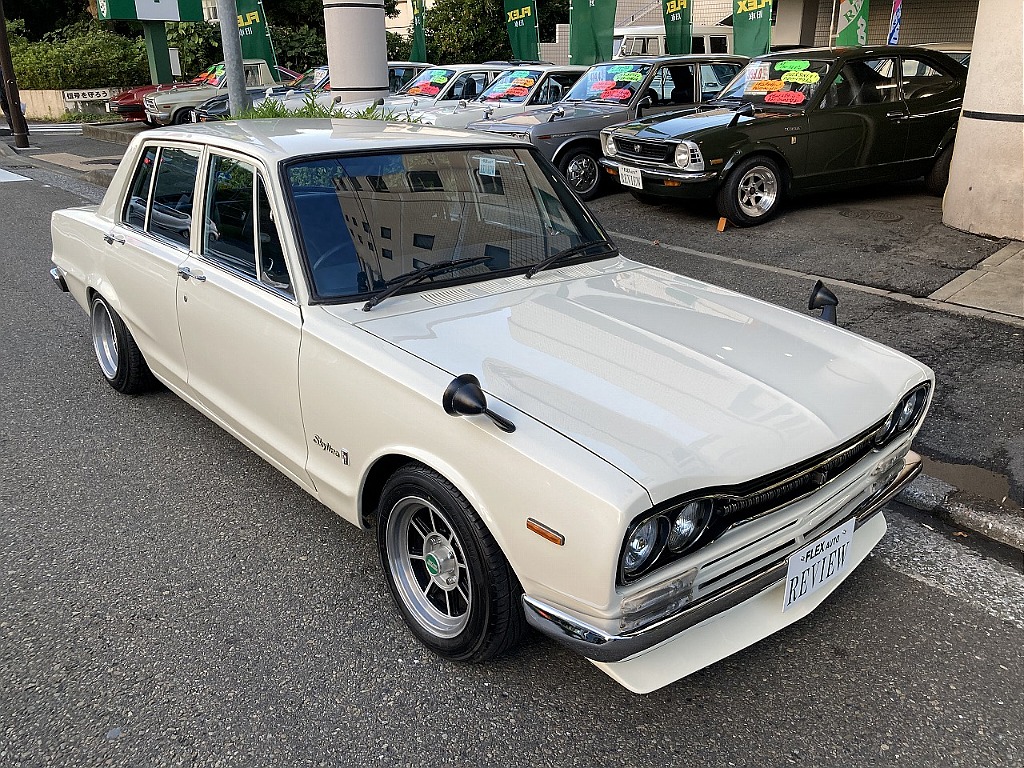 日産 スカイライン4ドア(1枚目)