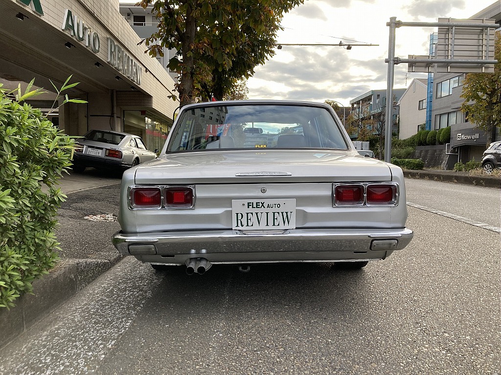 日産 スカイライン4ドア(6枚目)