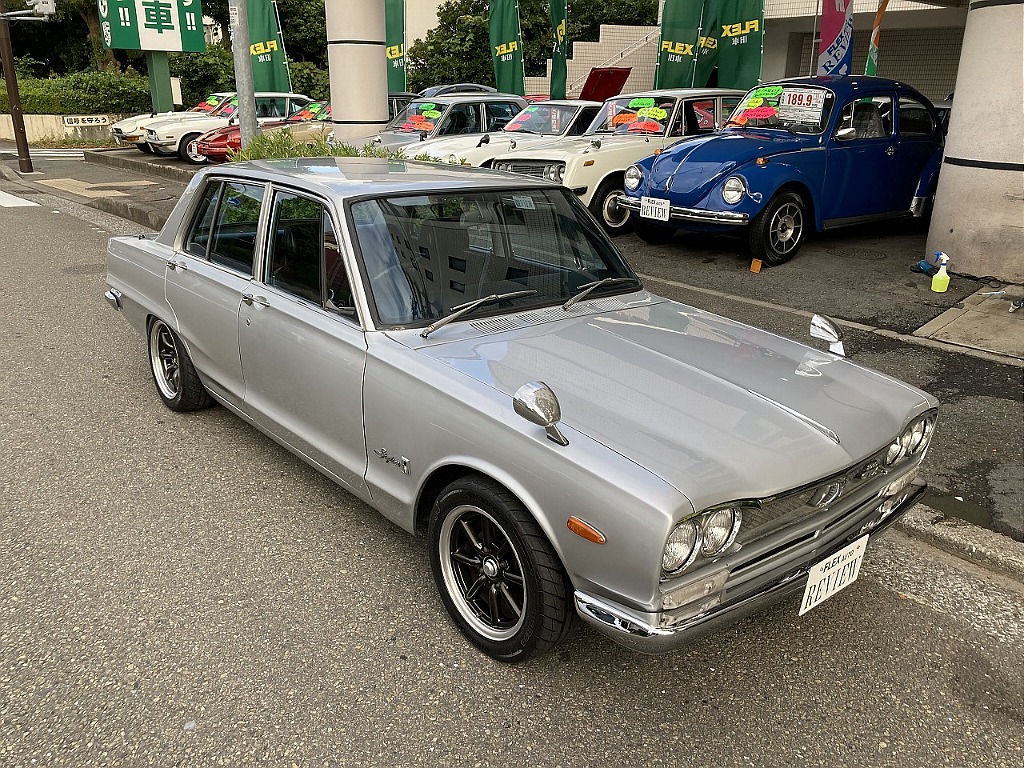 日産 スカイライン4ドア(1枚目)