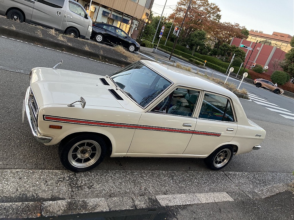 日産 サニー4ドア(9枚目)