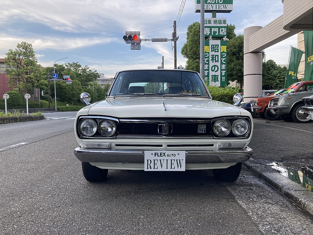 日産 スカイライン4ドア(2枚目)