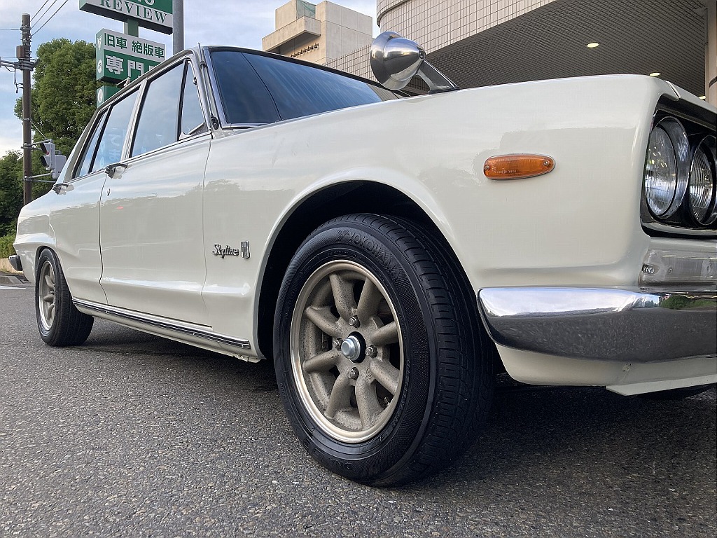 日産 スカイライン4ドア(3枚目)