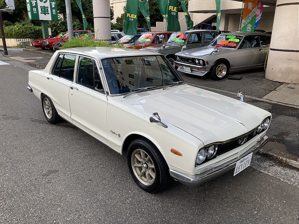 日産 スカイライン4ドア(1枚目)