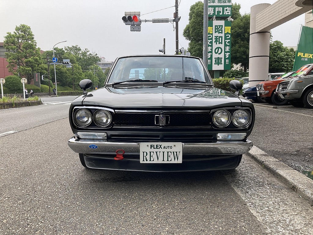 日産 スカイライン4ドア(2枚目)