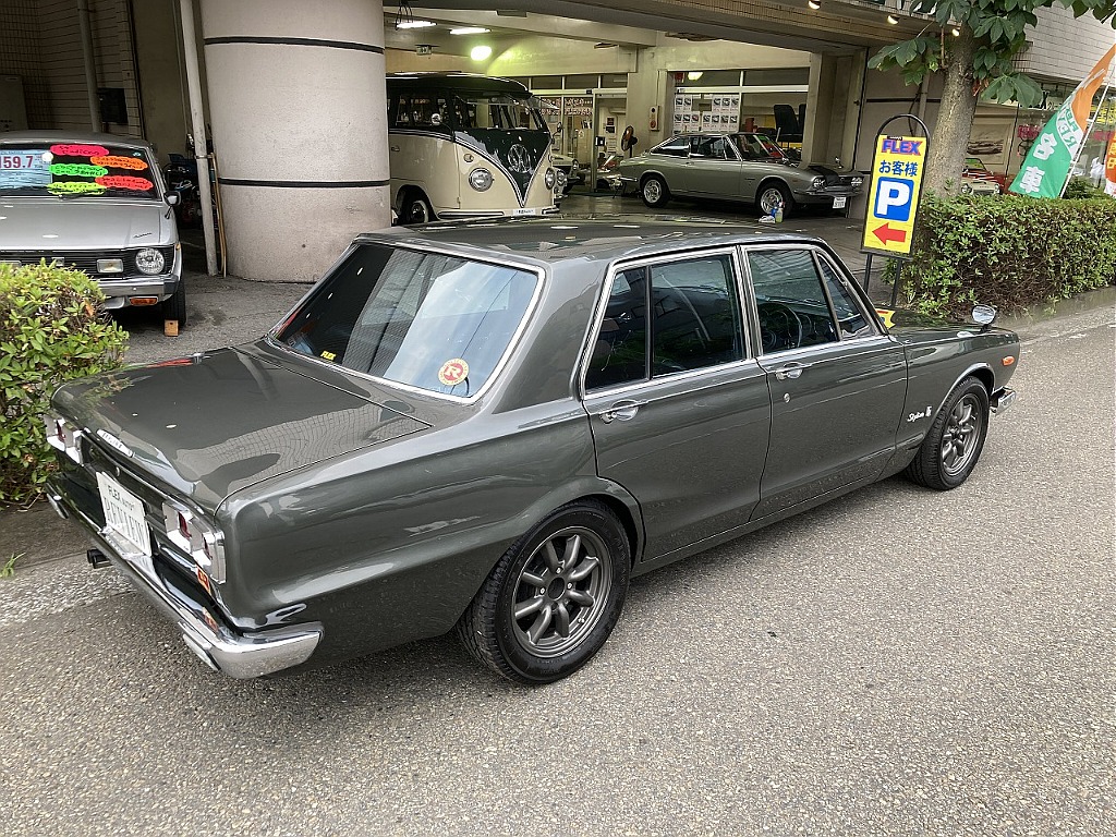 日産 スカイライン4ドア(5枚目)