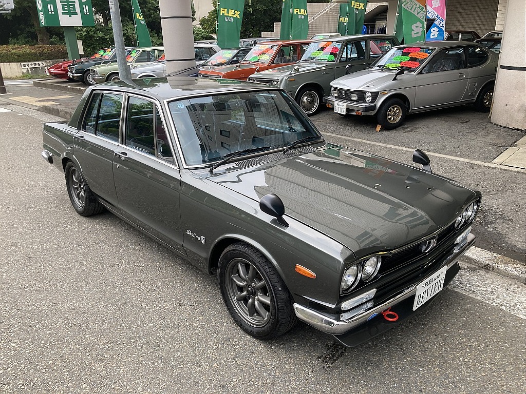 日産 スカイライン4ドア(1枚目)