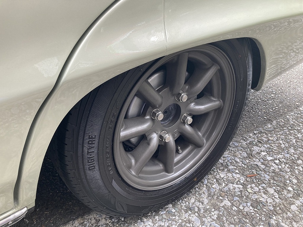 日産 スカイライン4ドア(8枚目)